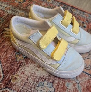 8c toddler vans